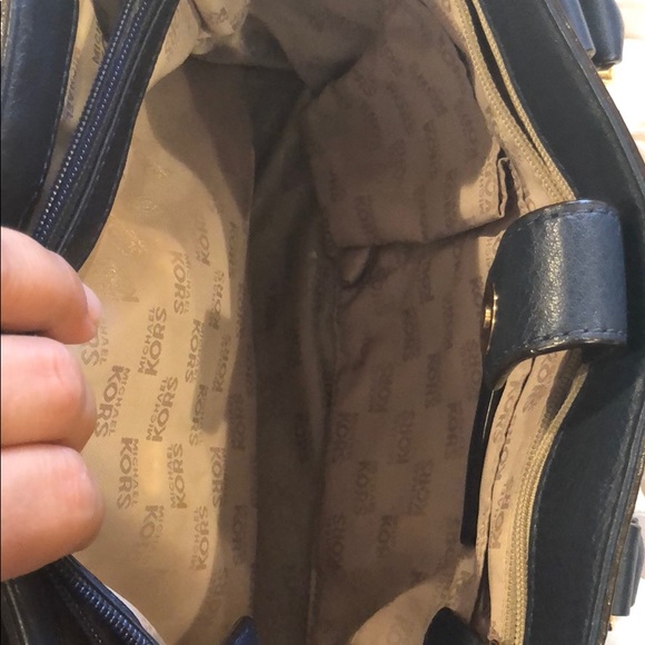 Authentic michael kors bag - Picture 3 of 8